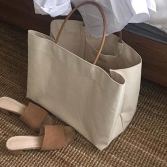 Elegant Cream Tote Bag with Tan Handles - Picture 5 of 7